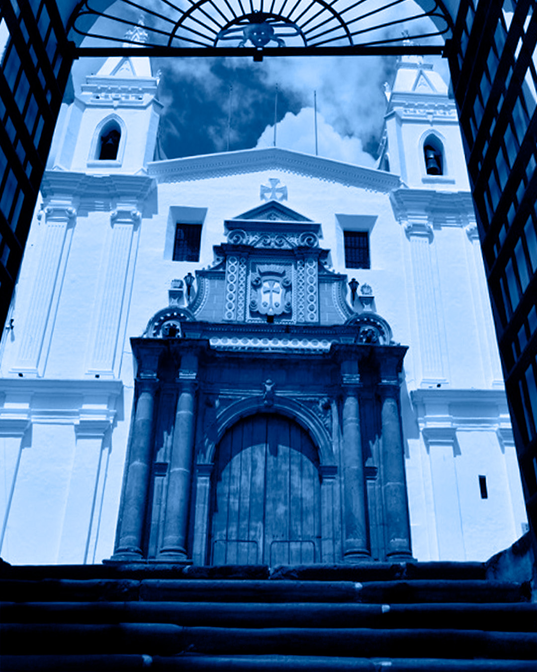 El Oficio de Tinieblas: Muerte en un Monasterio Femenino